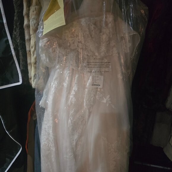 Essense of Australia Lace V-Neckline Wedding Dress with Optional Long Sleeves - Picture 12 of 13